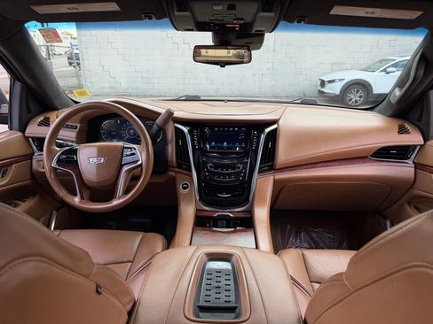 Used 2017 Cadillac Escalade ESV Platinum AWD/4WD image 19