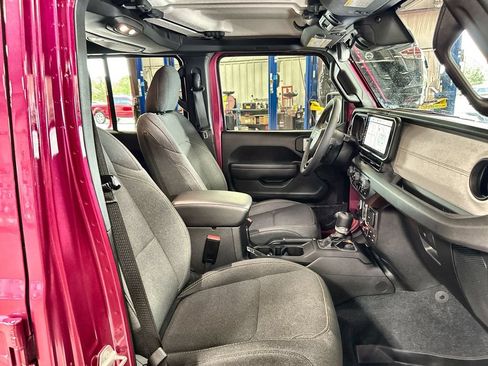 Used 2024 Jeep Wrangler Unlimited Sport AWD/4WD image 30