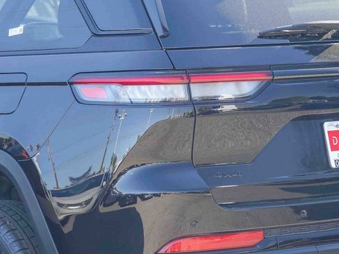 New 2025 Jeep Grand Cherokee Laredo image 7