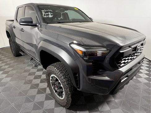 Used 2025 Toyota Tacoma TRD Off-Road AWD/4WD image 3