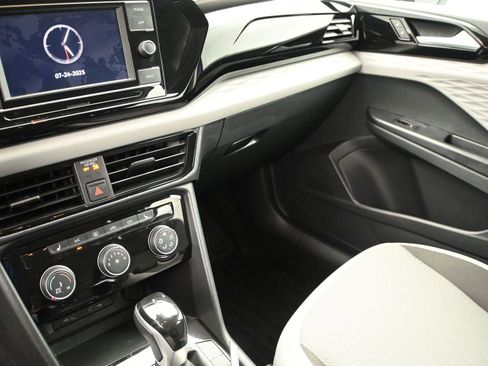 Certified 2024 Volkswagen Taos S image 4