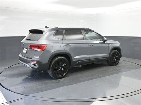 Used 2024 Volkswagen Taos SE image 15