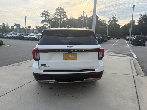 Used 2025 Ford Explorer Active w/ Active Comfort Package RWD image 6