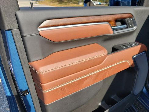 Used 2025 GMC Sierra 3500 Denali Ultimate image 58