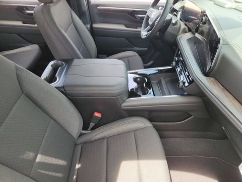 New 2026 Chevrolet Suburban LS RWD image 11