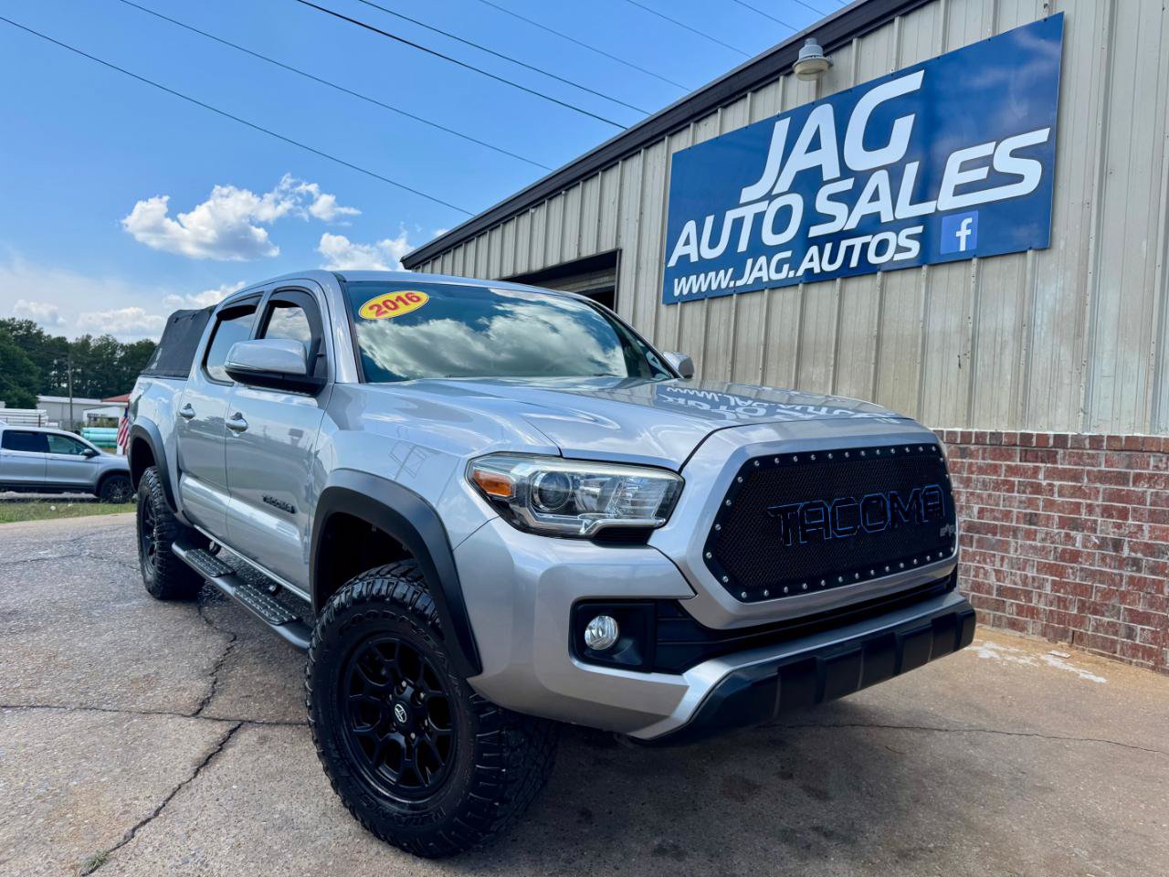 Used 2016 Toyota Tacoma TRD Off-Road w/ Towing Package AWD/4WD image 3