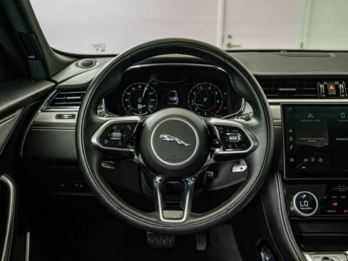 Certified 2025 Jaguar F-PACE R-Dynamic S image 21