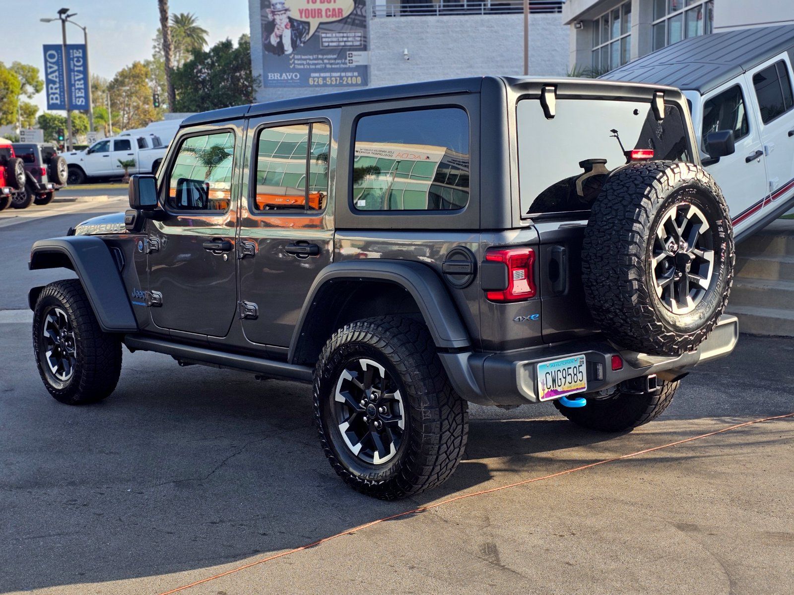 Used 2024 Jeep Wrangler Unlimited Rubicon 4xe AWD/4WD image 9