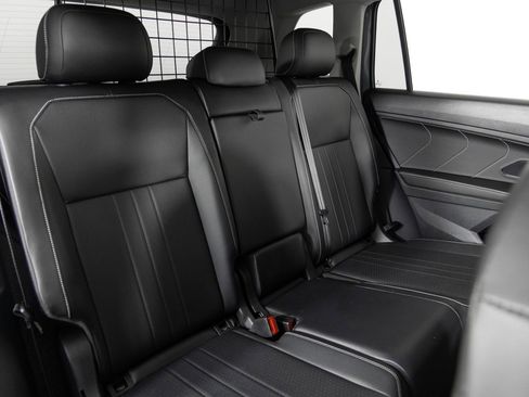 Used 2022 Volkswagen Tiguan SE AWD/4WD image 24