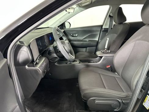Used 2025 Hyundai Kona SE image 11