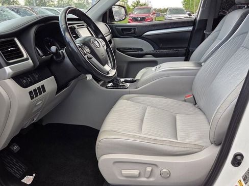 Used 2019 Toyota Highlander Plus image 14