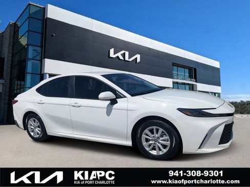 Used 2025 Toyota Camry LE FWD image 1