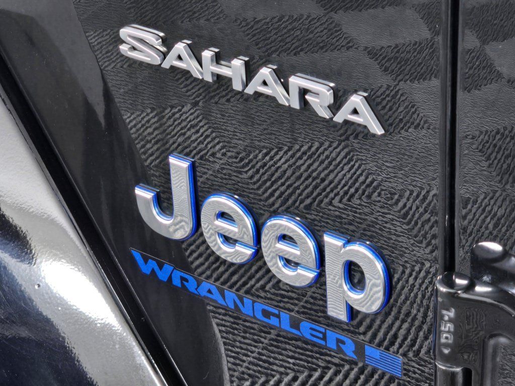 Used 2023 Jeep Wrangler Unlimited Sahara AWD/4WD image 14