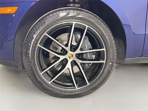 Certified 2026 Porsche Macan AWD/4WD image 11