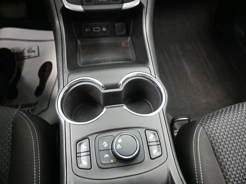 Used 2023 GMC Terrain SLE w/ Driver Convenience Package image 11