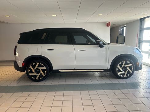 Used 2025 MINI Cooper Countryman S w/ Comfort Package Max image 9