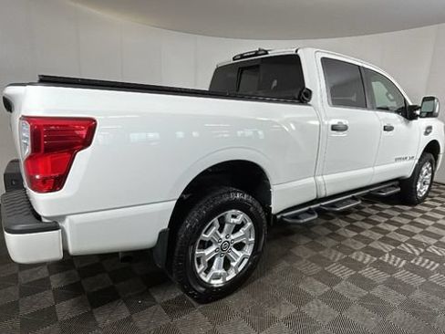 Used 2022 Nissan Titan SV w/ SV Convenience Package AWD/4WD image 2