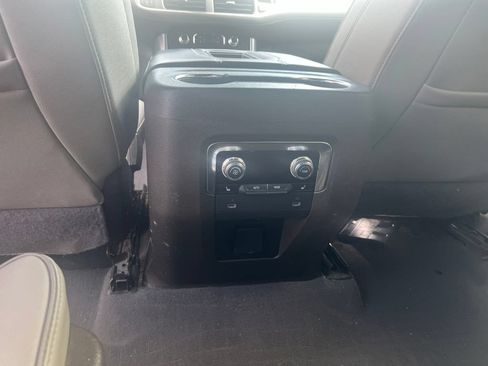 Used 2022 GMC Yukon XL SLT w/ SLT Luxury Package RWD image 17