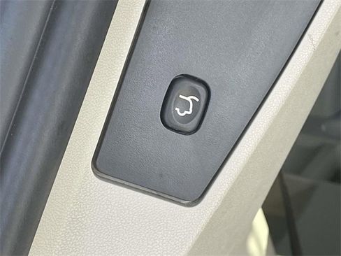 Used 2019 Dodge Grand Caravan SXT image 9