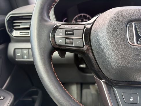 Used 2024 Honda Pilot TrailSport image 17