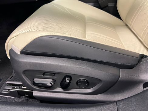 Used 2022 Lexus ES 350 Ultra Luxury image 8