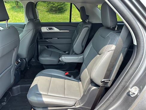 Certified 2025 Ford Explorer Active w/ Active Comfort Package AWD/4WD image 16