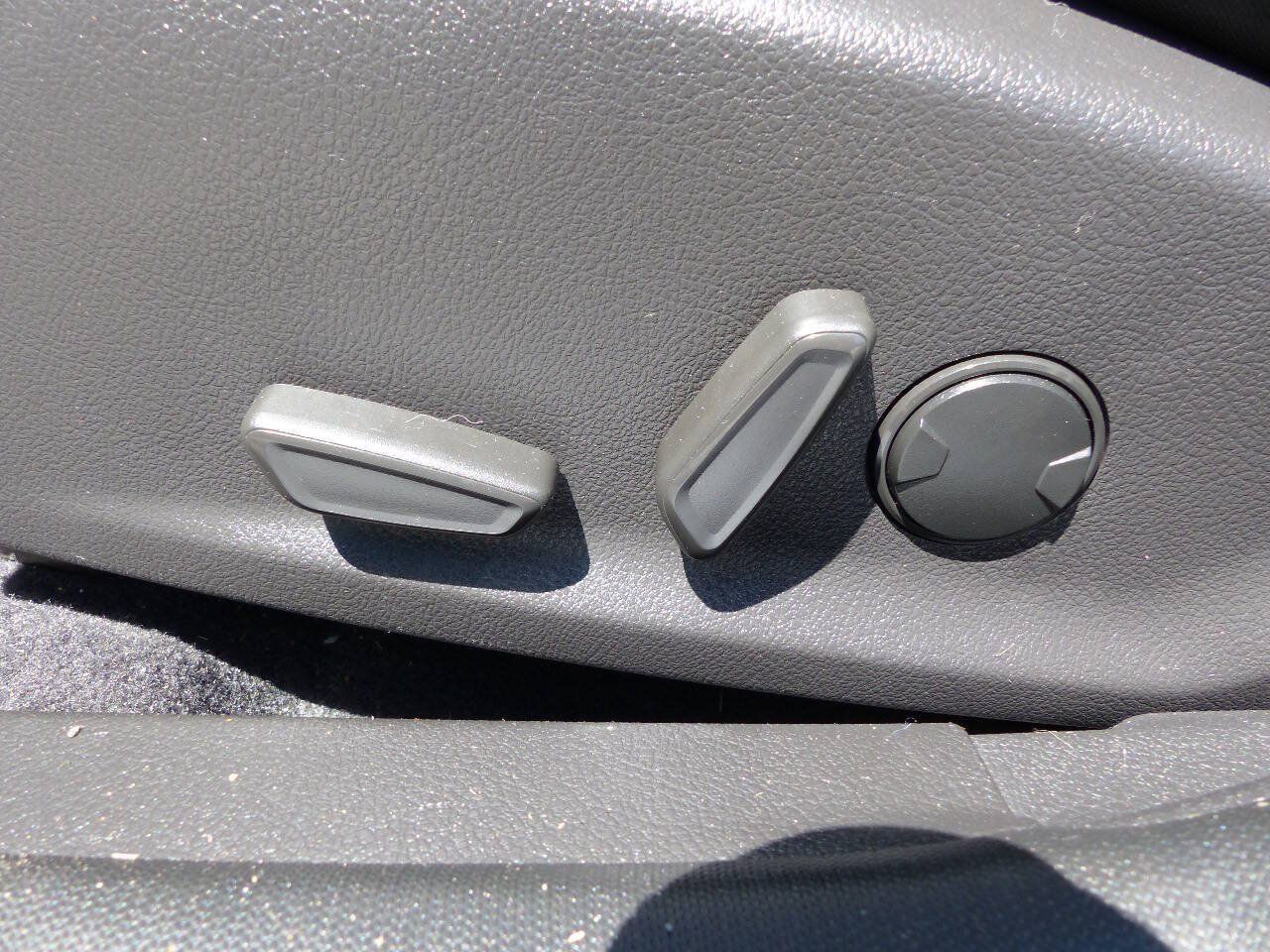Used 2016 Ford Focus SE w/ SE Cold Weather Package FWD image 22