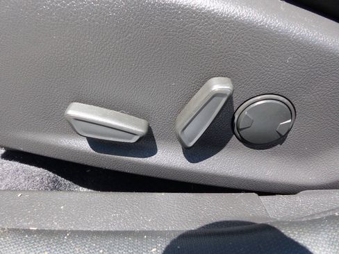 Used 2016 Ford Focus SE w/ SE Cold Weather Package FWD image 22