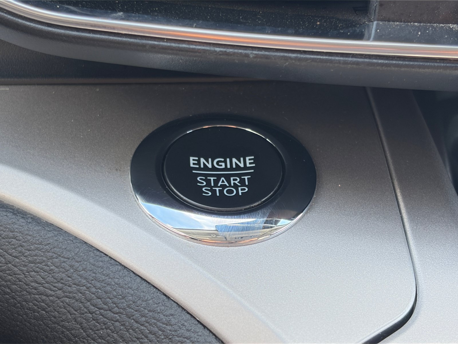 Used 2022 Ford Explorer XLT w/ Equipment Group 202A AWD/4WD image 24