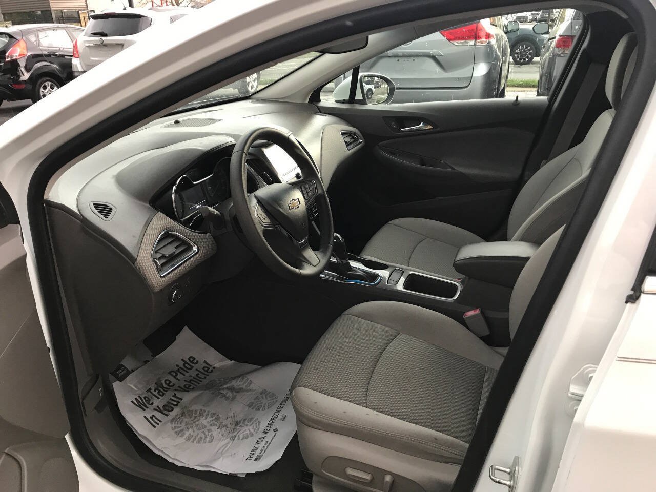 Used 2018 Chevrolet Cruze LT w/ Convenience Package FWD image 9