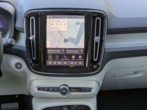 New 2026 Volvo XC40 B5 Plus w/ Protection Package Premier AWD/4WD image 18