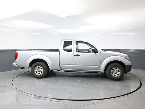 Used 2017 Nissan Frontier S image 2