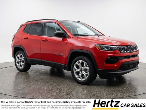 Used 2025 Jeep Compass Latitude AWD/4WD image 1