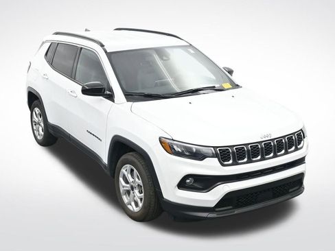 Used 2025 Jeep Compass Latitude AWD/4WD image 23