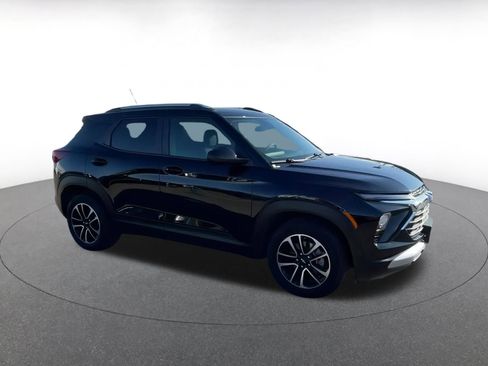 Used 2025 Chevrolet TrailBlazer LT image 2