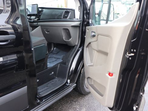 Used 2023 Ford Transit 350 XLT image 15