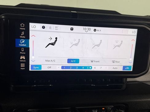 Used 2024 Jeep Wrangler Unlimited AWD/4WD image 18