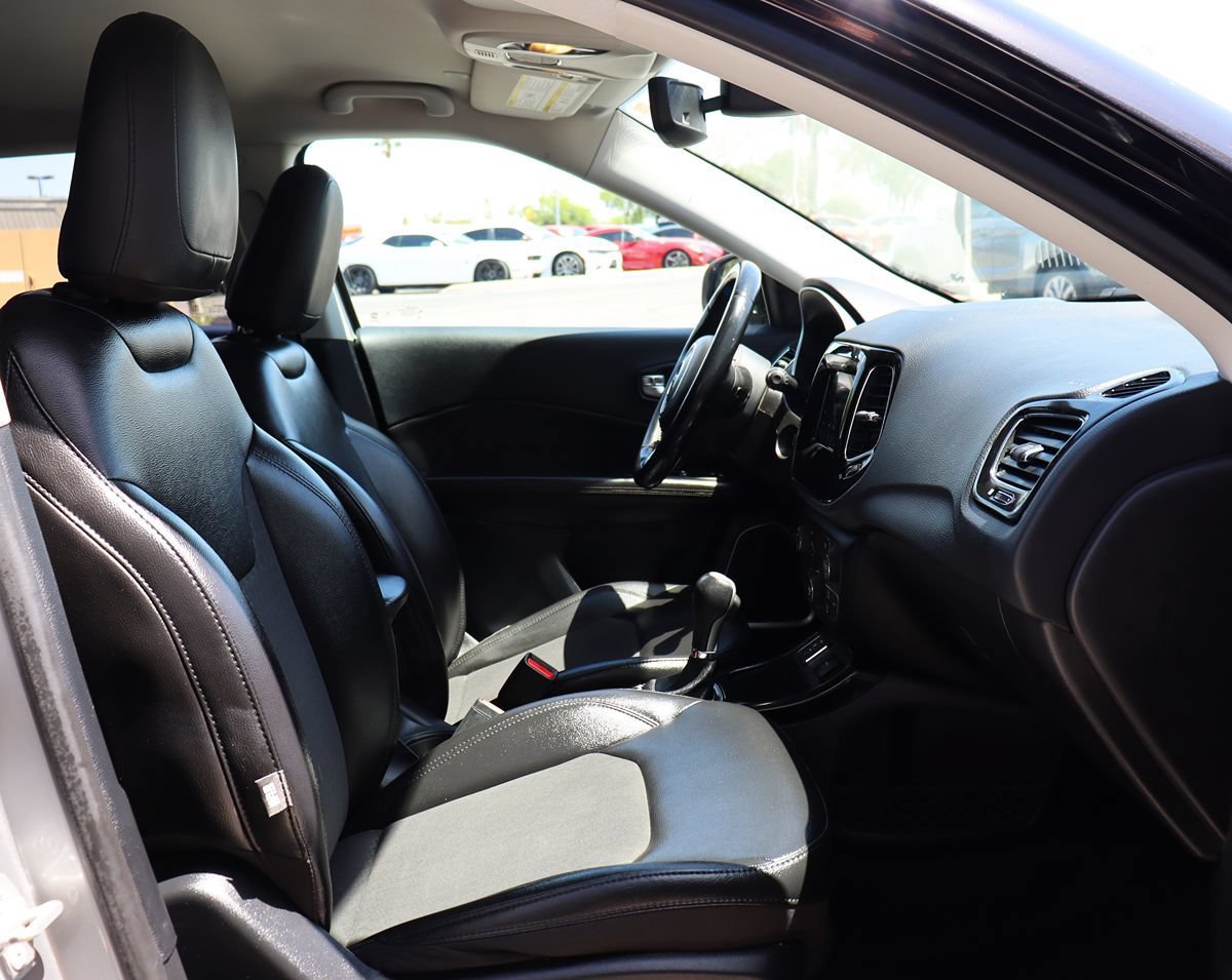 Used 2020 Jeep Compass Latitude FWD image 34