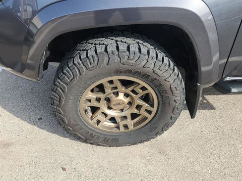 Used 2021 Toyota Tacoma TRD Sport w/ Technology Package image 9