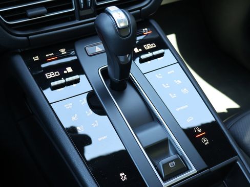 Certified 2026 Porsche Macan AWD/4WD image 21