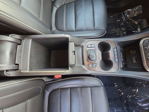 Used 2021 GMC Acadia Denali w/ Denali Ultimate Package image 18