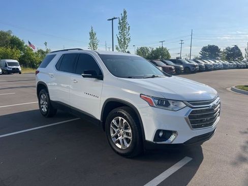 Used 2020 Chevrolet Traverse LT FWD image 3