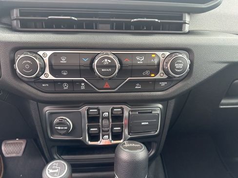 New 2025 Jeep Gladiator Sport image 26