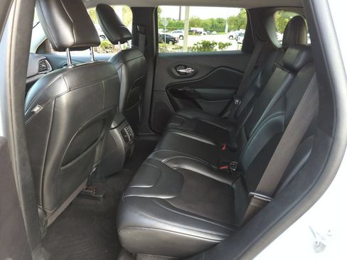 Used 2020 Jeep Cherokee Latitude Plus FWD image 20