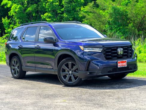 Used 2025 Honda Pilot Sport image 2