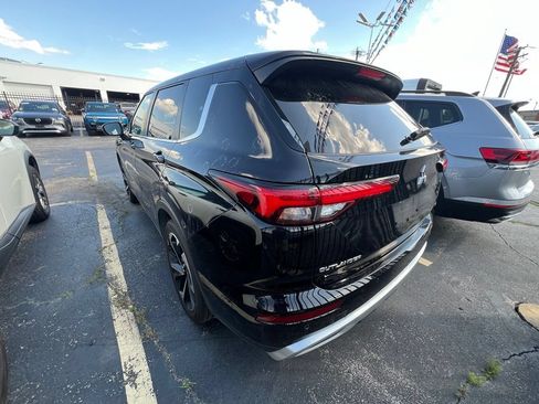 Used 2024 Mitsubishi Outlander SE Black Edition FWD image 3