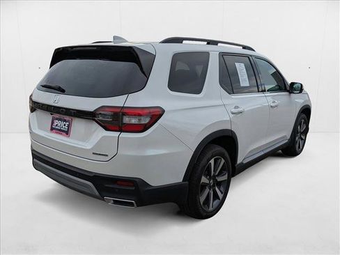 Used 2025 Honda Pilot Touring image 5