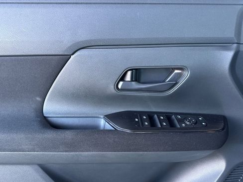 Used 2025 Nissan Kicks S image 12