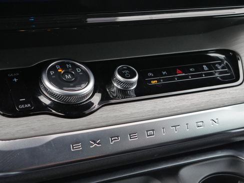 Certified 2025 Ford Expedition Max Platinum AWD/4WD image 17