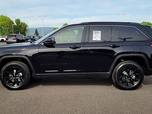 New 2026 Jeep Grand Cherokee Altitude AWD/4WD image 5